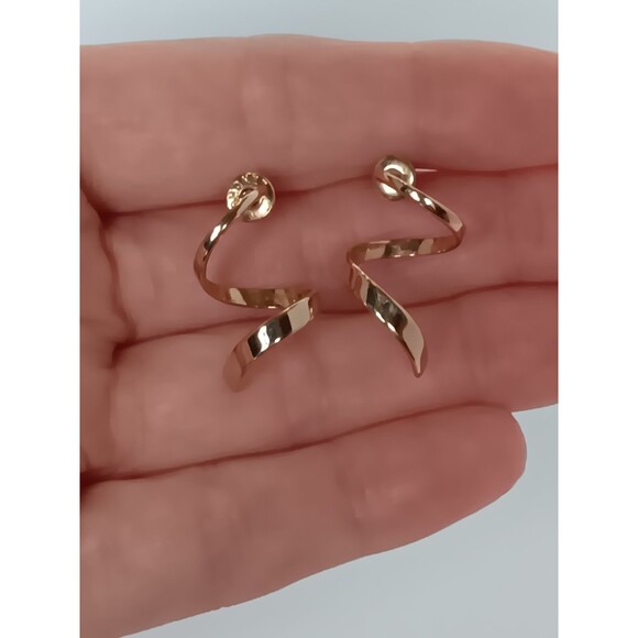 MONET Vintage 1” Gold Tone Swirl Drop Earrings - Picture 4 of 13